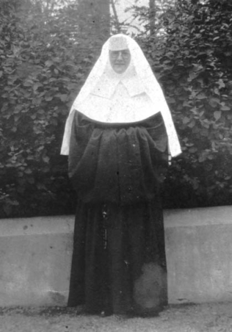 326: "To dearest sister Julia. A tiny souvenir of my reception day. Sr M Anita". (1927)  - Lena daughter of James Reddy &amp;amp; Mary Anne Murphy